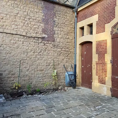 Appartement Atypique - 2 Chambres - Rue Calme Dans Centre Ville Sedan Exterior foto